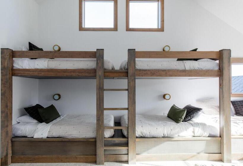 Otel 4 Bed Main House W Mother In Law Suite And Hot Tub