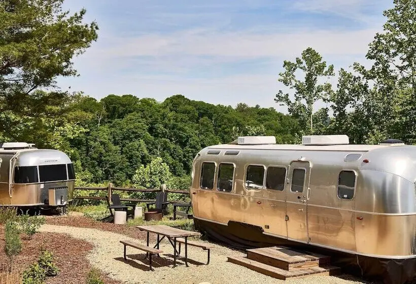 ホテル Autocamp Asheville