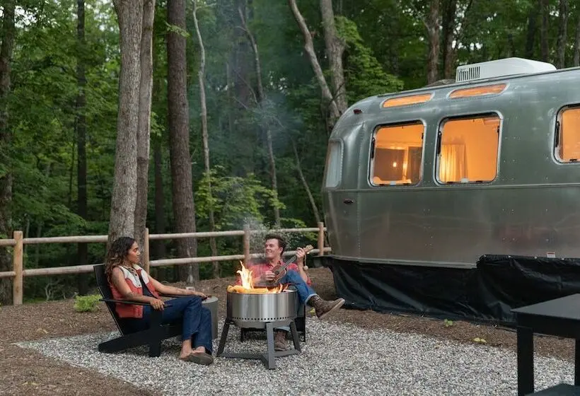 ホテル Autocamp Asheville