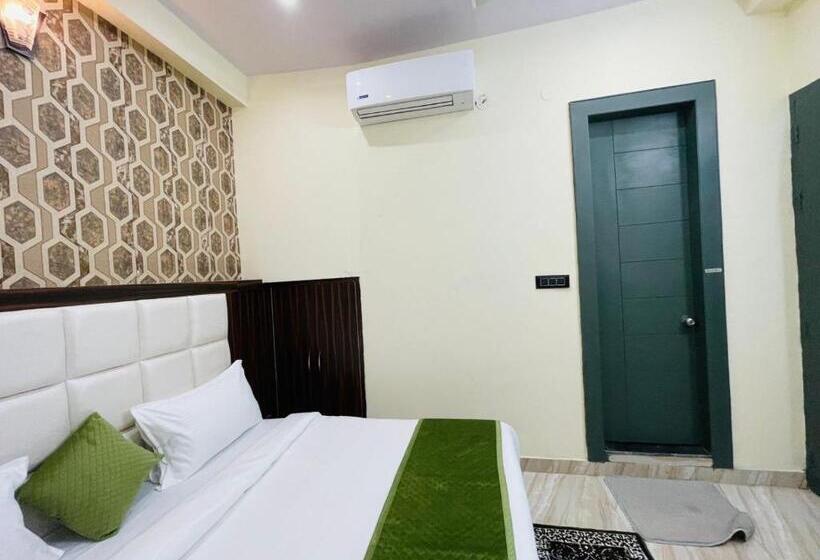 בית מלון כפרי Sarovar Prosperity