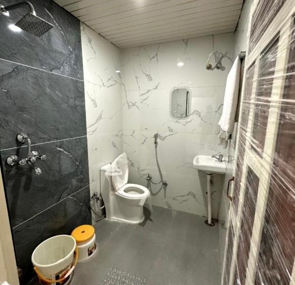 هتل Shivlingam Inn