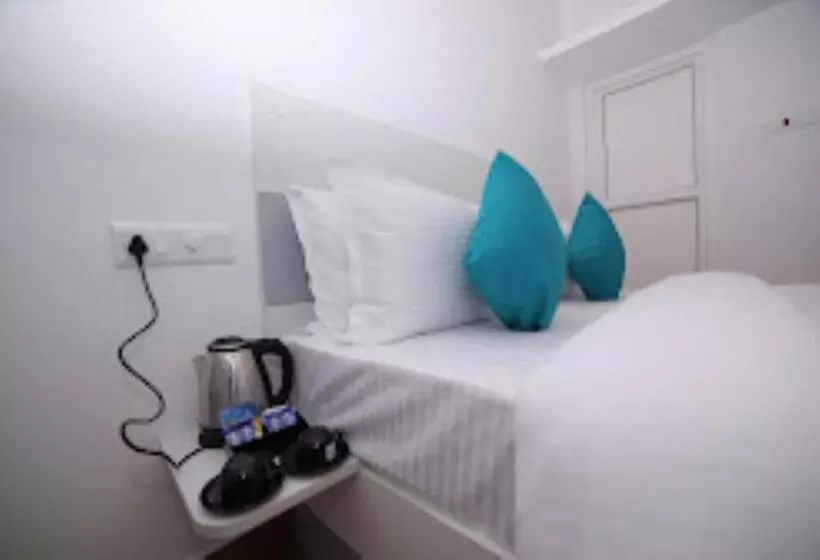 ホテル The Base Inn Puducherry