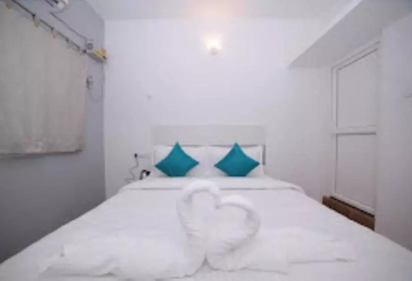 ホテル The Base Inn Puducherry