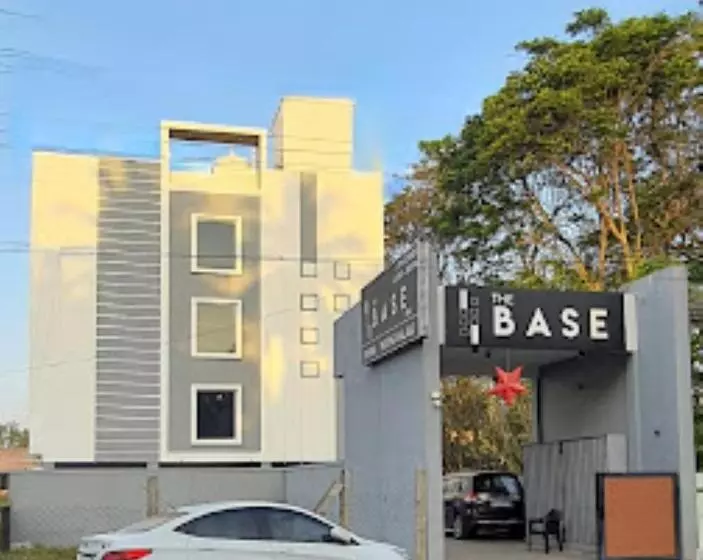 ホテル The Base Inn Puducherry