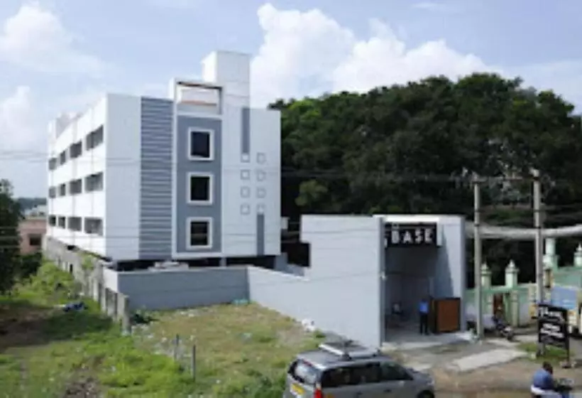 ホテル The Base Inn Puducherry
