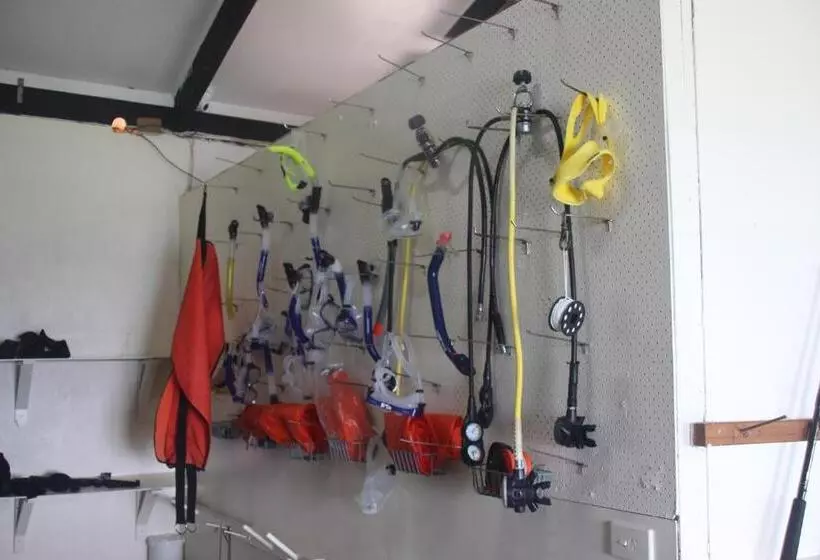 Mana Backpackers And Dive Resort