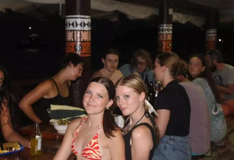 Mana Backpackers And Dive Resort