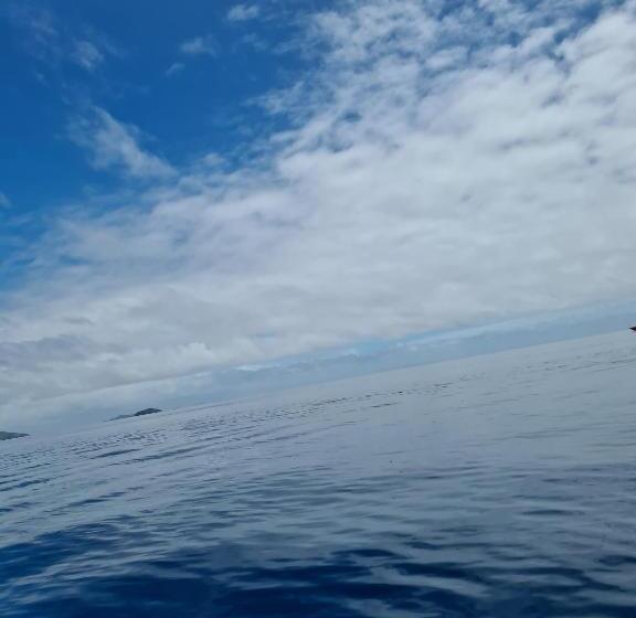 Mana Backpackers And Dive Resort