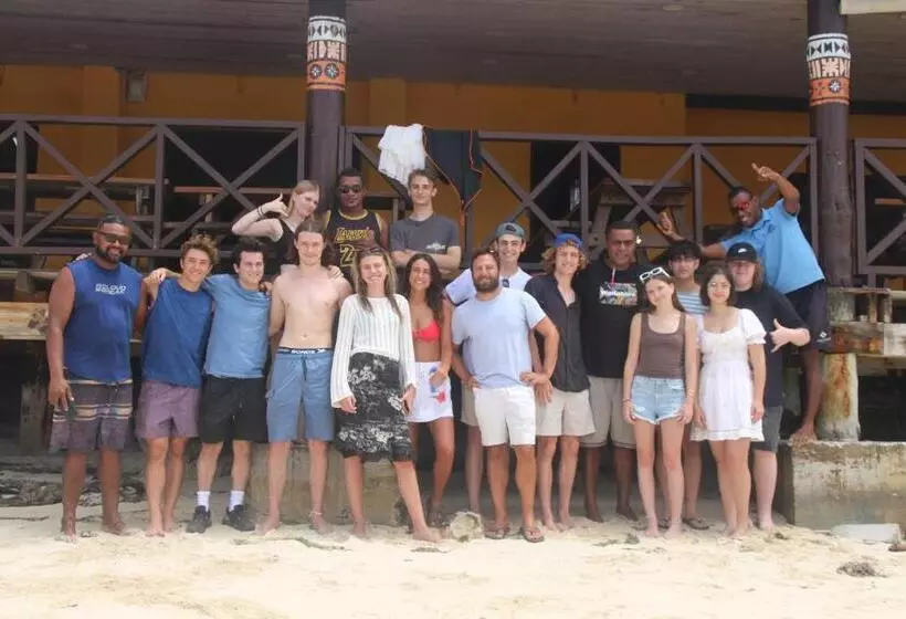 Mana Backpackers And Dive Resort