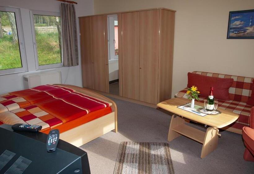 펜션 Doppelzimmer Mit Gemeinschaftsbad Fuer 2 Personen Fuer Die Stoertebeker Festspiele H3zi2