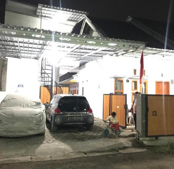 پانسیون Kost & Homestay Fafa Banyuwangi