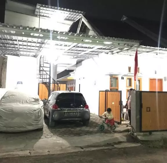 پانسیون Kost & Homestay Fafa Banyuwangi