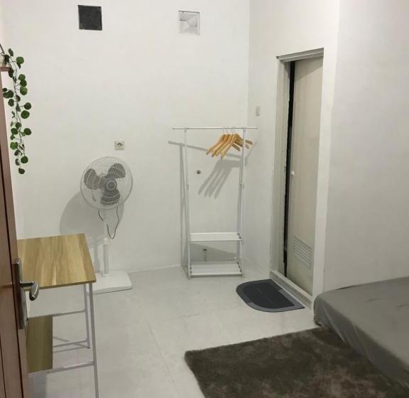 پانسیون Kost & Homestay Fafa Banyuwangi