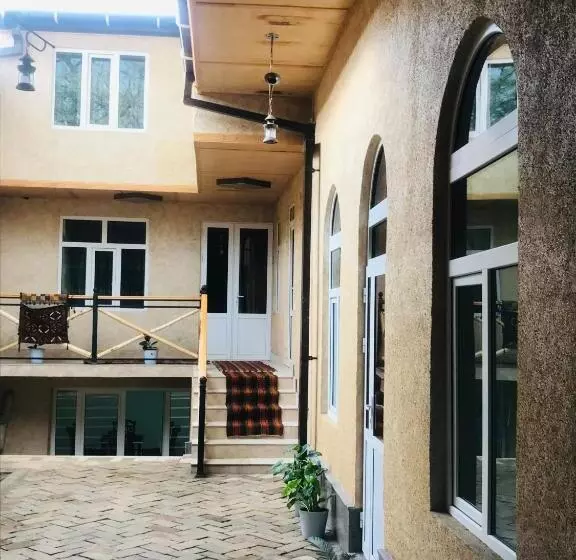 Majatalo Yakka Minor