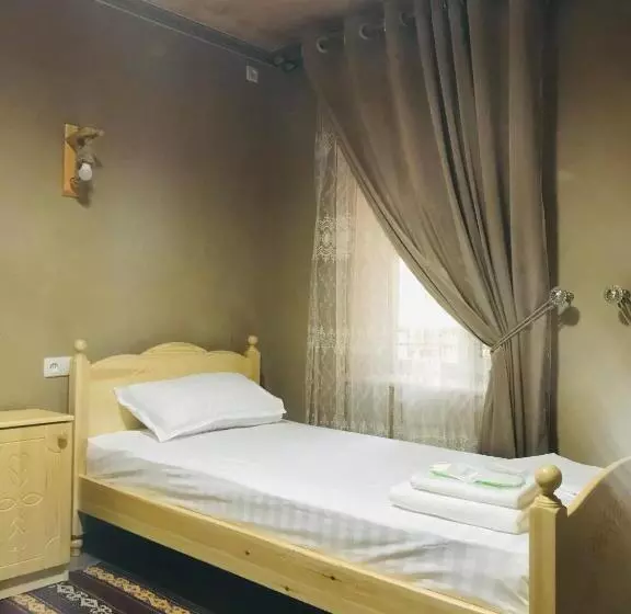 Majatalo Yakka Minor