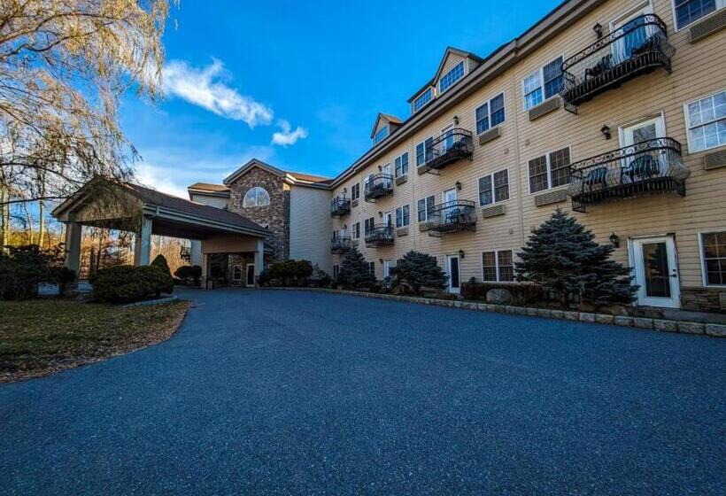 The Willowbrook Golf Hotel At Split Rock