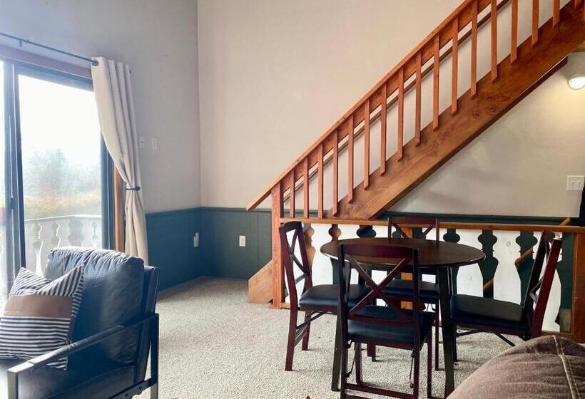 White Mountain Escape Ski Attitash