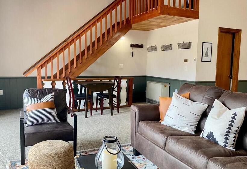 White Mountain Escape Ski Attitash