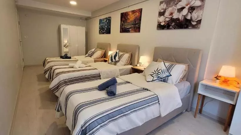 Retkeilymaja Rooms In The Heart Of Sisli 1 Min To Metro Shared Bathroom And Kitchen