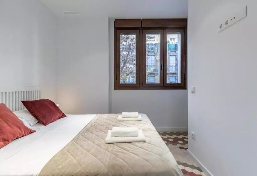 Apt With Antique Floor & Lots Of Sun Light
