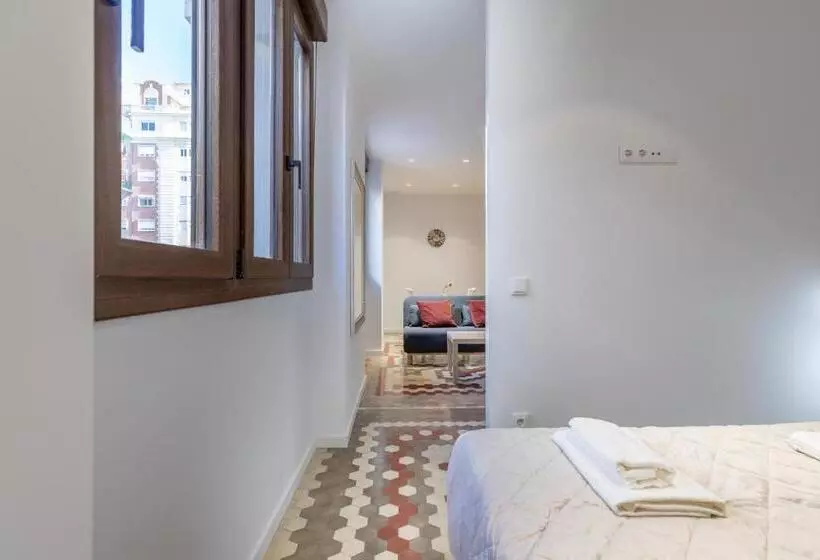 Apt With Antique Floor & Lots Of Sun Light