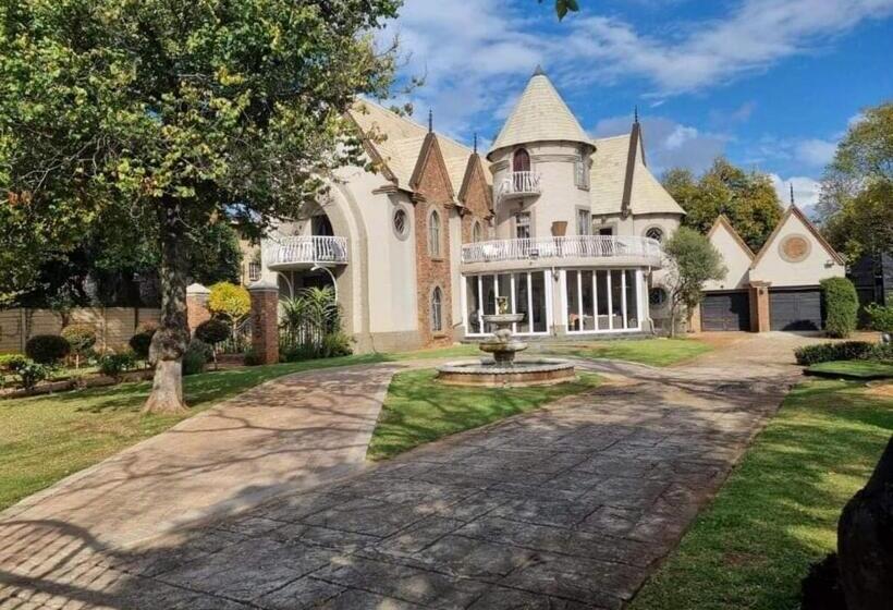 تختخواب و صبحانه Castle Home