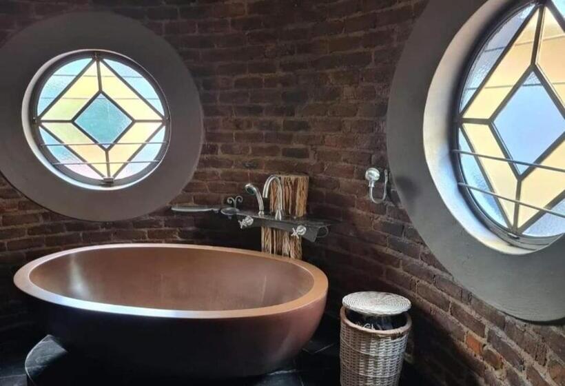 تختخواب و صبحانه Castle Home