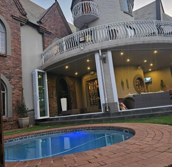 تختخواب و صبحانه Castle Home