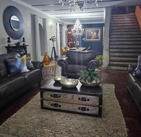 تختخواب و صبحانه Castle Home