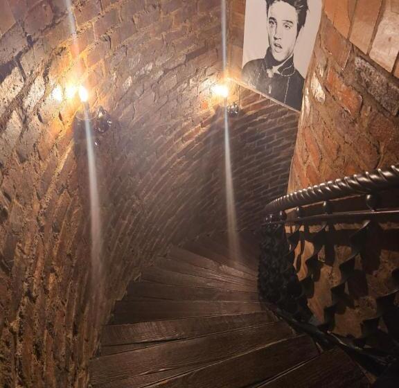 تختخواب و صبحانه Castle Home