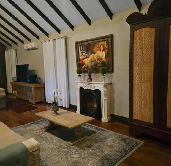 تختخواب و صبحانه Castle Home