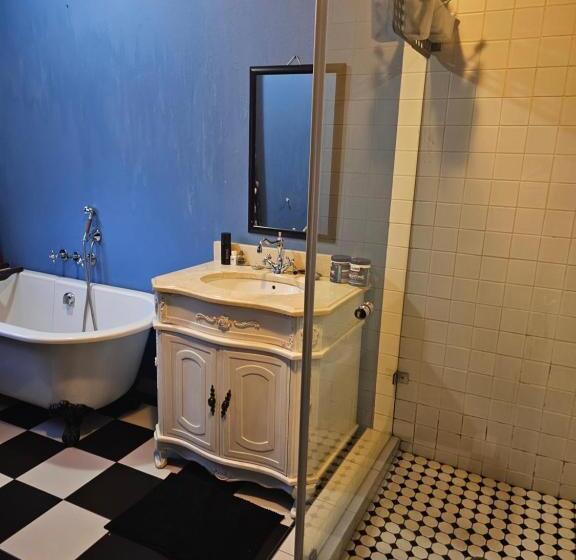 تختخواب و صبحانه Castle Home