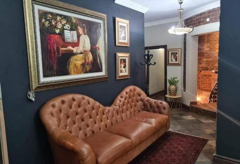 تختخواب و صبحانه Castle Home