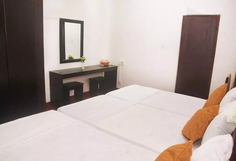 Aamiaismajoitus (B&B) The Beach House Hikkaduwa