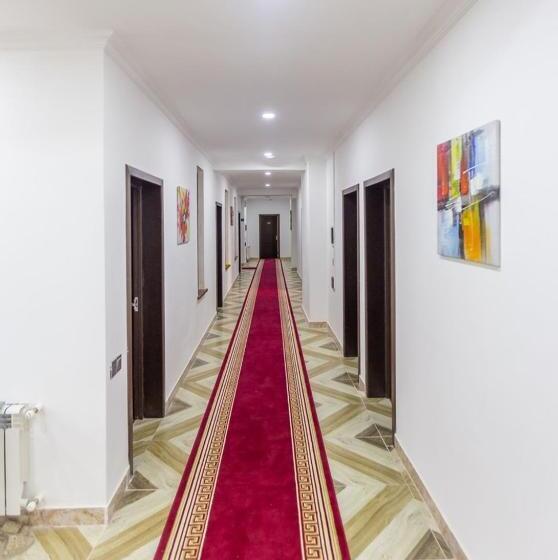 هتل Arivainn Center