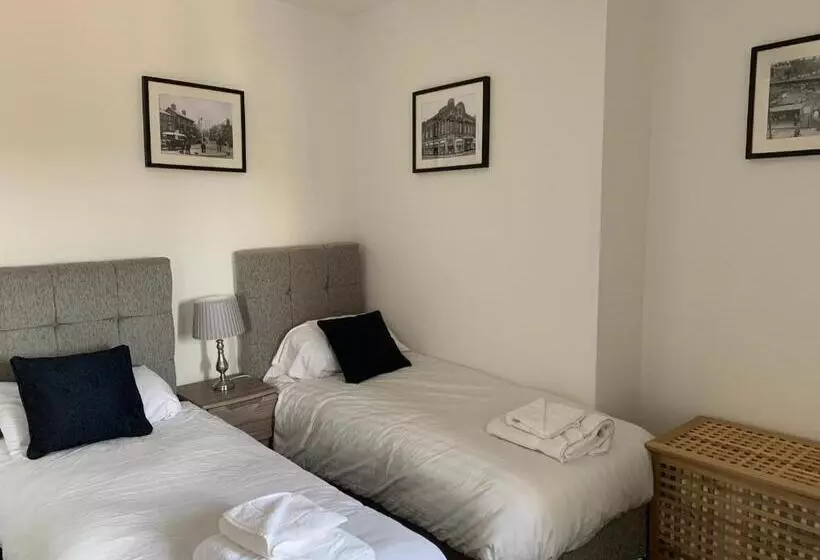 ホテル Market Place Serviced Apartments, Leek