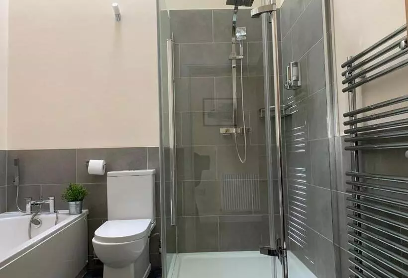 ホテル Market Place Serviced Apartments, Leek