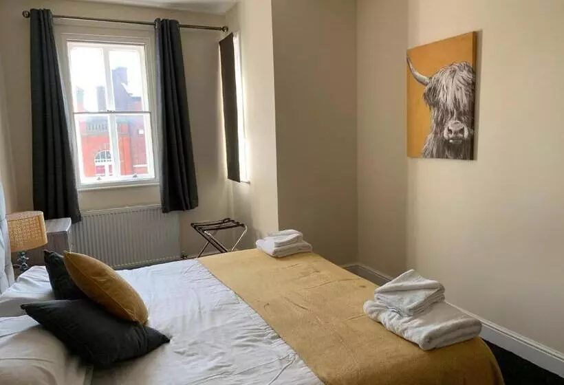 ホテル Market Place Serviced Apartments, Leek