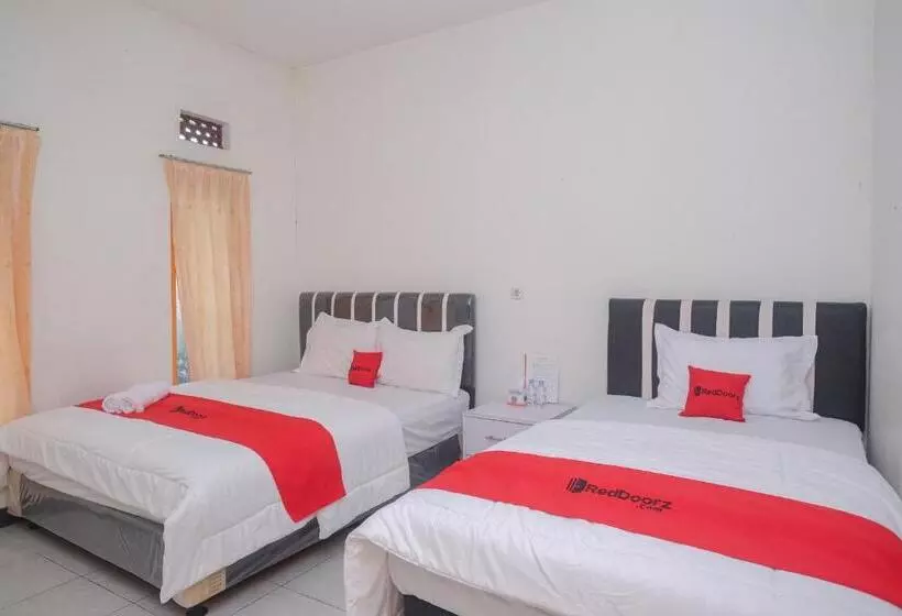 Hotelli Reddoorz Syariah @ Jalan Dieng Wonosobo 2