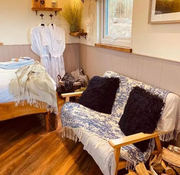 ホテル The Original Sleeping Giant Lodge   Farm Stay, Meet The Animals