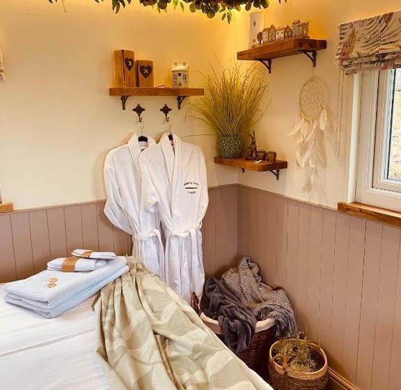 فندق The Original Sleeping Giant Lodge Farm Stay, Meet The Animals