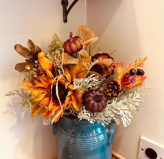 فندق The Original Sleeping Giant Lodge Farm Stay, Meet The Animals