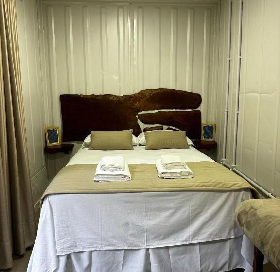 Otel Studios Em Contêiner No Bosque