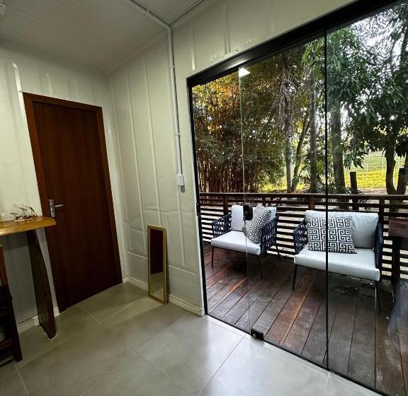 Otel Studios Em Contêiner No Bosque