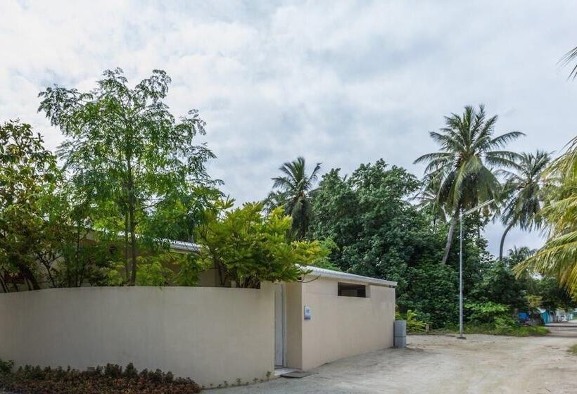 هتل Surf Trip Maldives