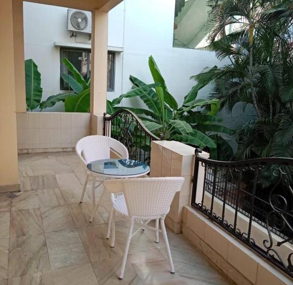 호텔 Sv Orchid Deluxe Room King Size Bed With Balcony