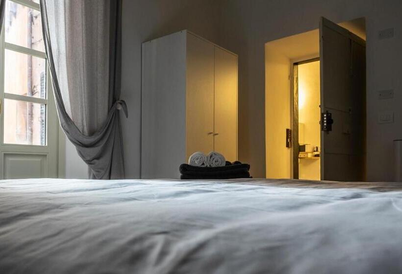 بنسيون Archivolto Del Teatro