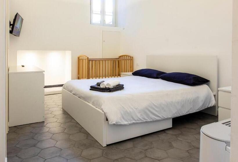 بنسيون Archivolto Del Teatro