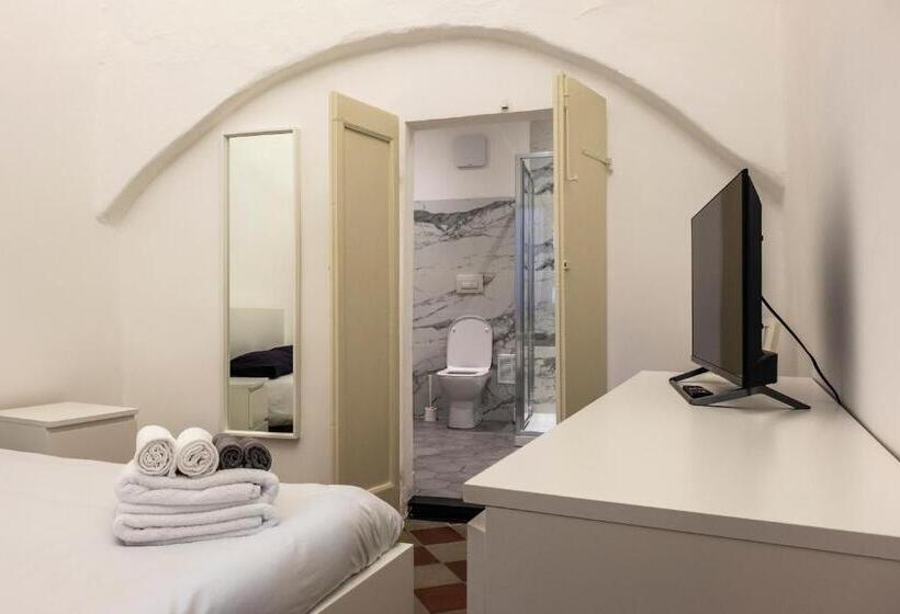 بنسيون Archivolto Del Teatro