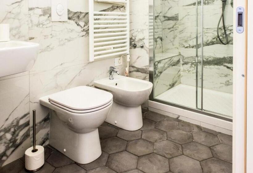 بنسيون Archivolto Del Teatro